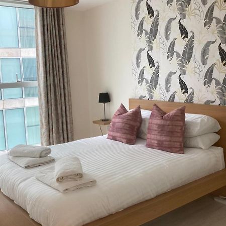 Modern Apartment Located In Cmk Restaurant Quarter Milton Keynes Kültér fotó
