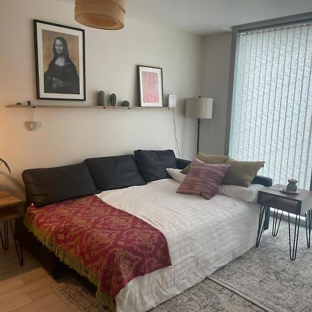 Modern Apartment Located In Cmk Restaurant Quarter Milton Keynes Kültér fotó